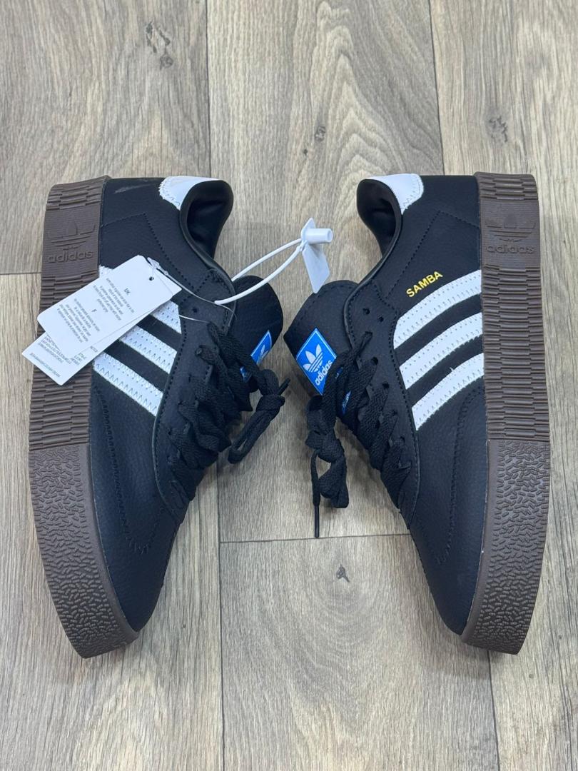 "ADIDAS SAMBA Double sole Quality Leather Unisex Sneakers: Expertly crafted with premium leather, offering timeless style and comfort for both men and women. Perfect for casual and everyday wear."