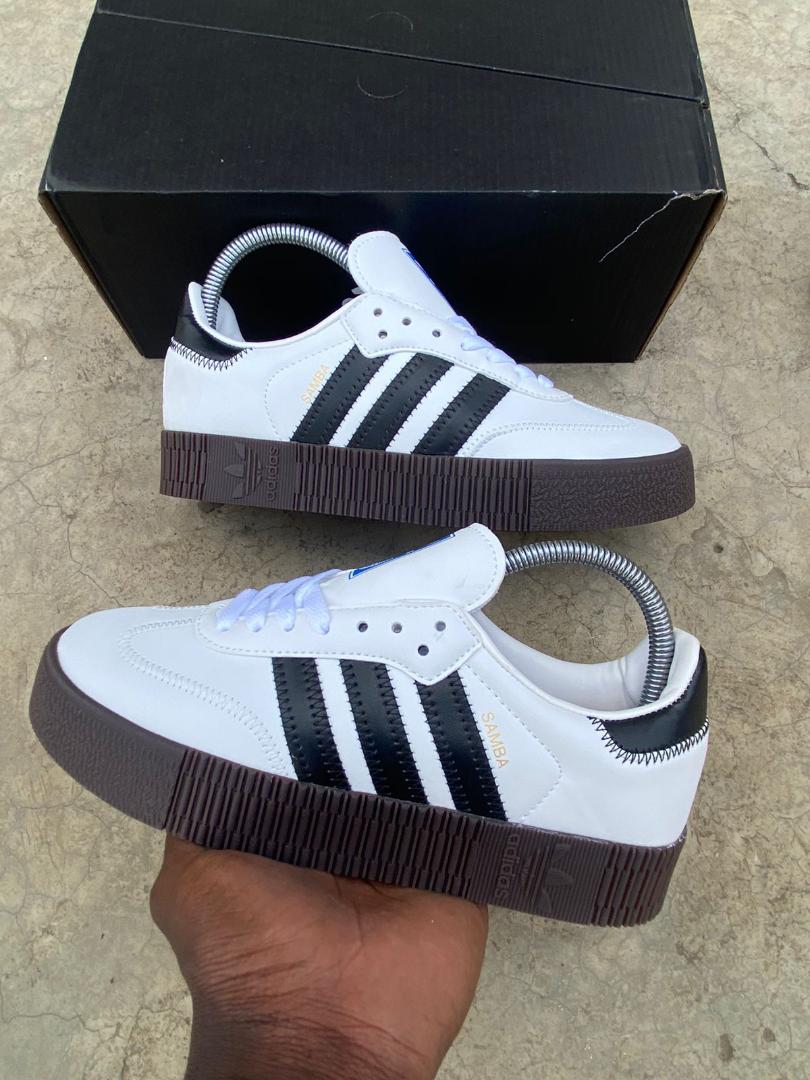 "ADIDAS SAMBA Leather Unisex Sneakers: Expertly crafted with premium leather, offering timeless style and comfort for both men and women. Perfect for casual and everyday wear."
