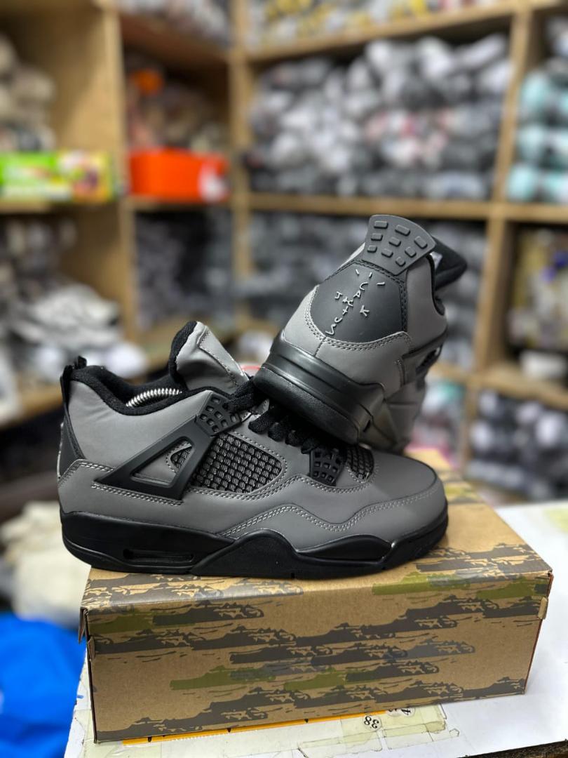 Original Jordan 4 cactus jack. Genuine leather and rubber sole.