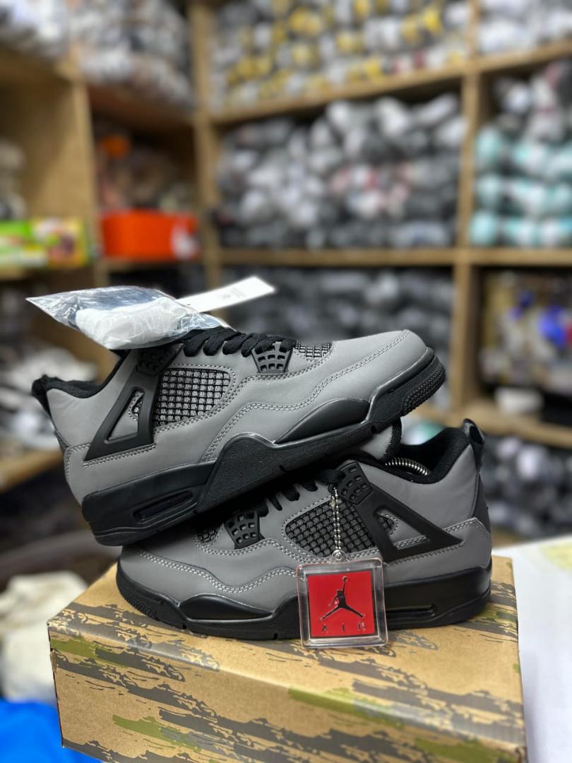 Original Jordan 4 cactus jack. Genuine leather and rubber sole.