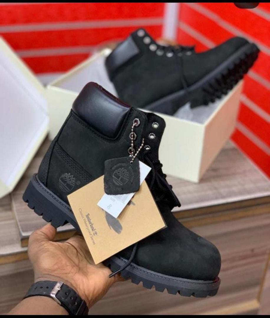 Original Timberland boots Black . Genuine leather and rubber sole. Suitable for outdoor and casual wear. Easy to clean and maintain.