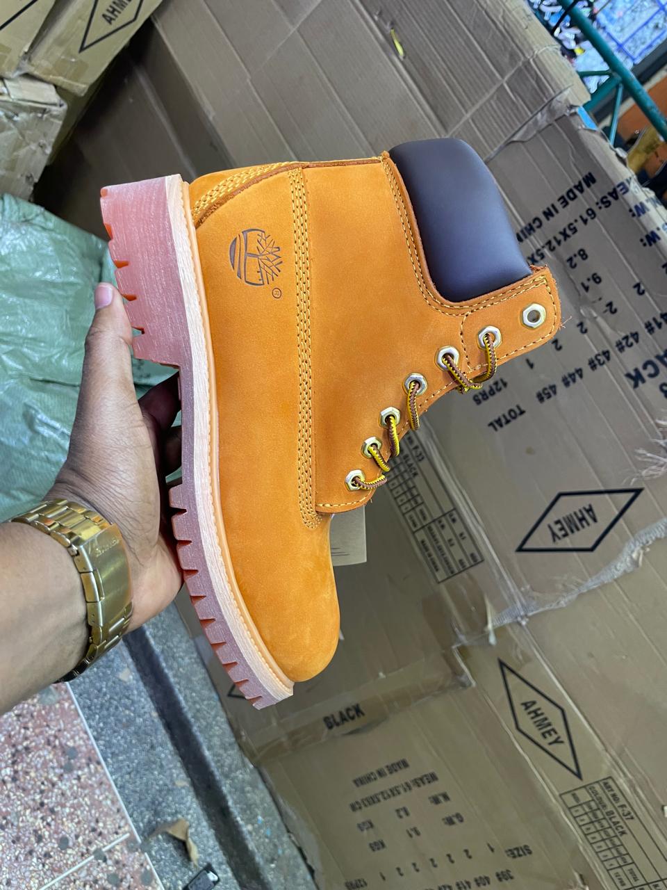 BROWN LEATHER TIMBERLAND BOOTS – ORIGINAL
Description:
Authentic Timberland brown leather boots made from premium genuine leather for durability and long-lasting comfort. Designed with a strong rubber