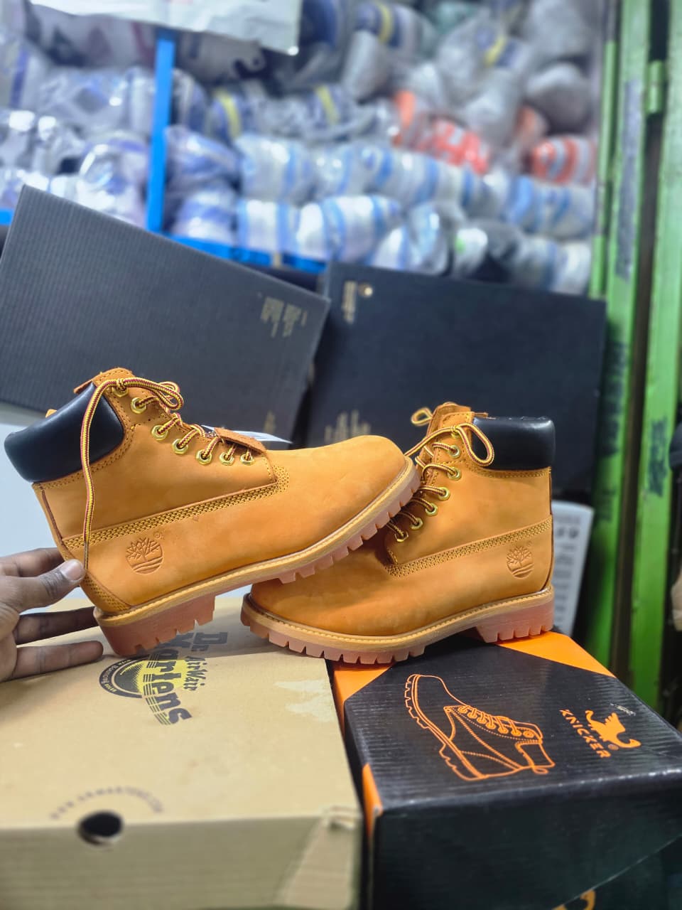 BROWN LEATHER TIMBERLAND BOOTS – ORIGINAL
Description:
Authentic Timberland brown leather boots made from premium genuine leather for durability and long-lasting comfort. Designed with a strong rubber