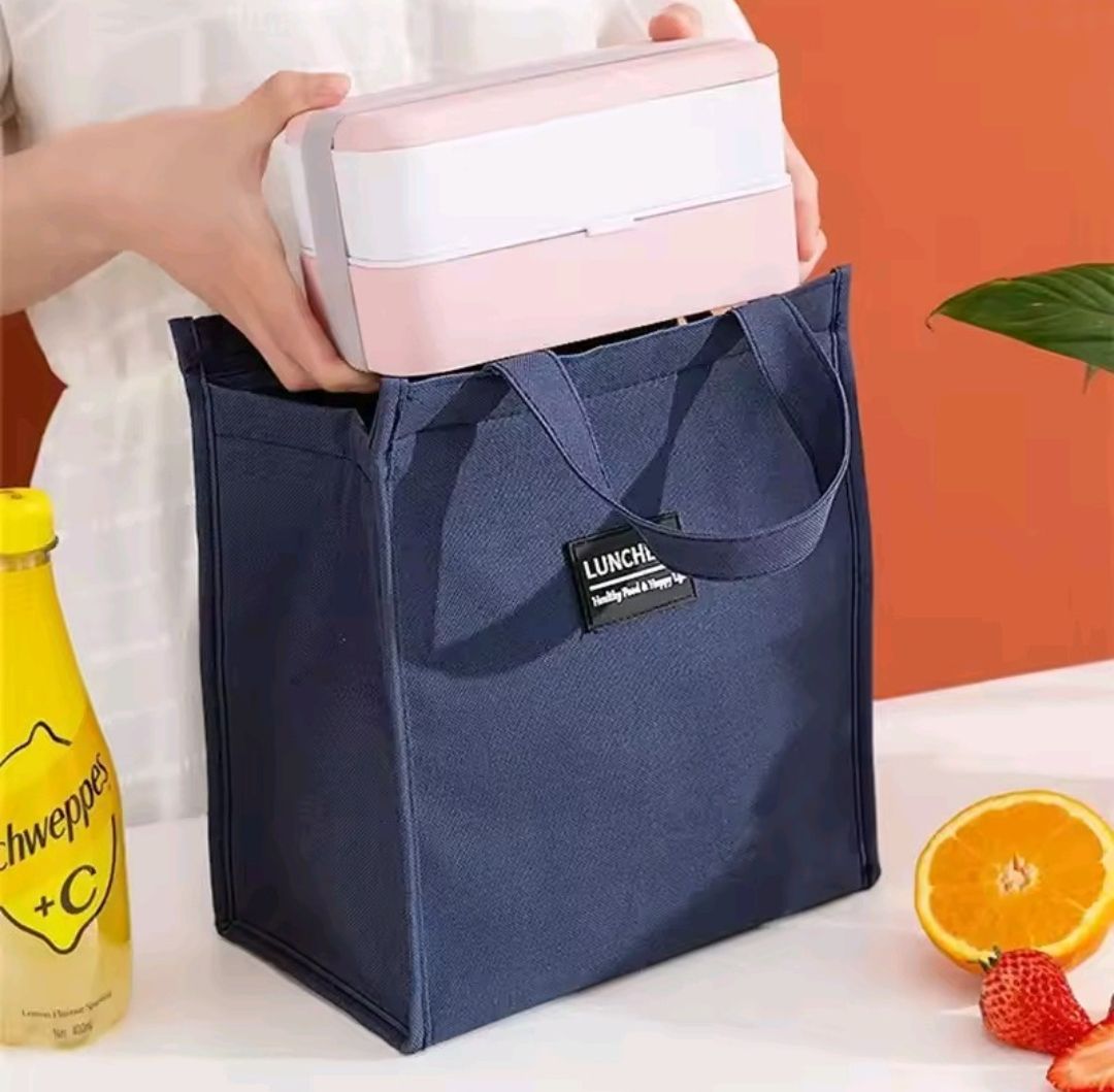 Quality lunch bags available Insulated with handle Medium size 
For both adults and children 
To accommodate all you need 👌🏽 including flask