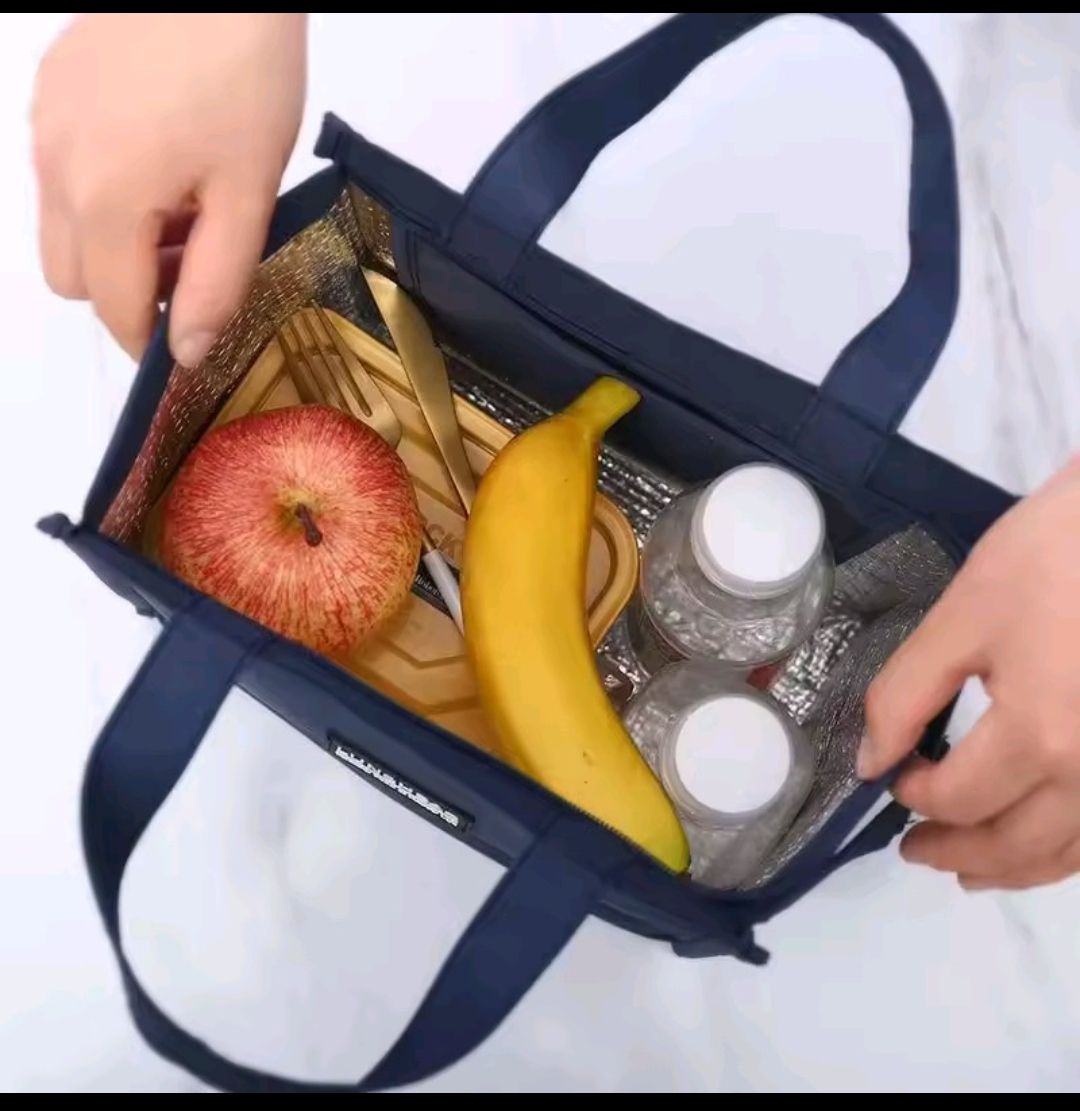 Quality lunch bags available Insulated with handle Medium size 
For both adults and children 
To accommodate all you need 👌🏽 including flask