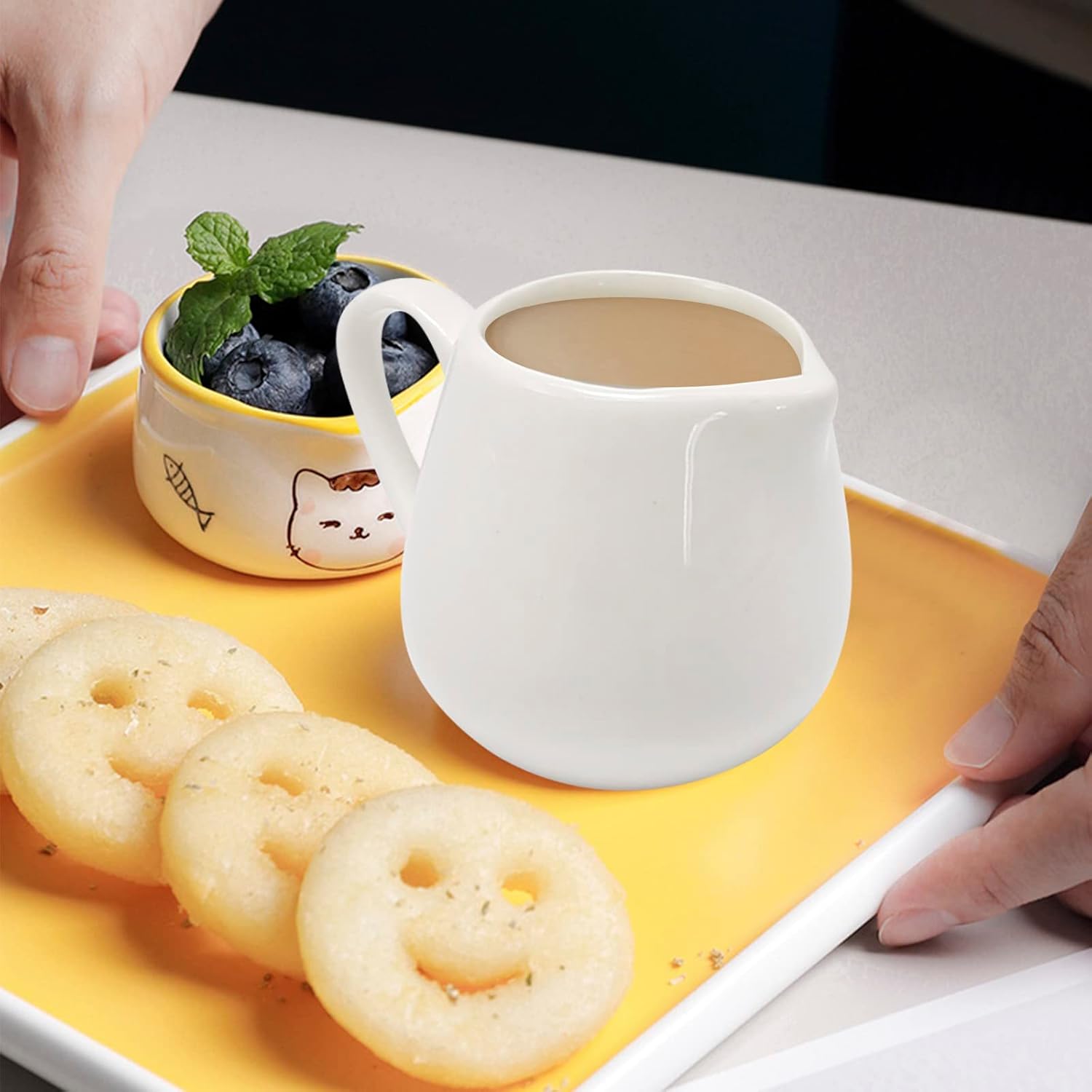 white ceramic milk jar 200ml with a weight of 178g with a high quality ceramic handle