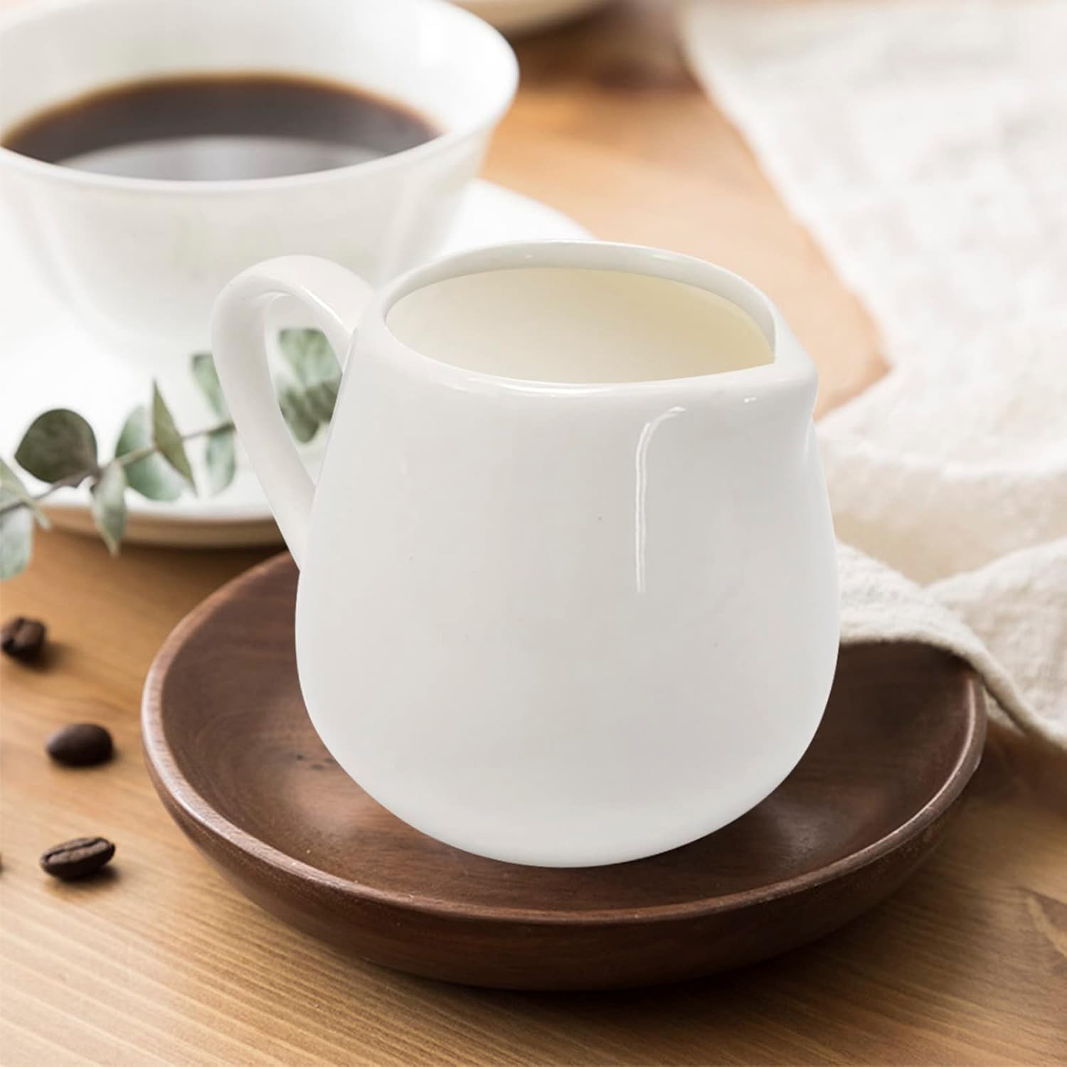 white ceramic milk jar 200ml with a weight of 178g with a high quality ceramic handle