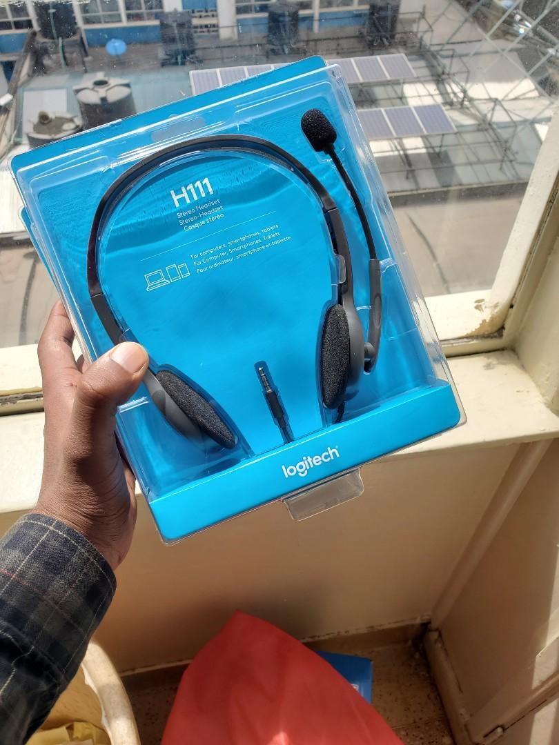 Logitech H111 Stereo Headset – Lightweight Headphones with Noise-Cancelling Microphone for Calls, Online Classes, and Gaming