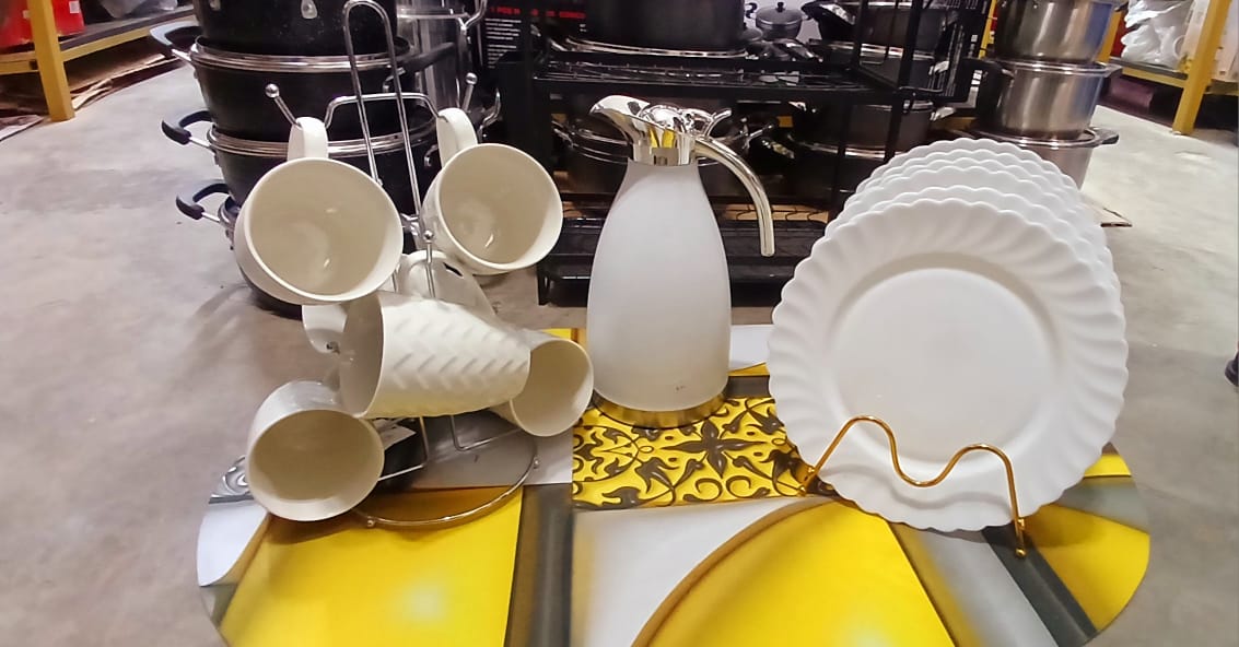 13-Piece Elegant Dinner Set – Includes 6 Cups, 6 Plates & 2L Insulated Flask – Stylish Tableware Combo for Home or Office Use