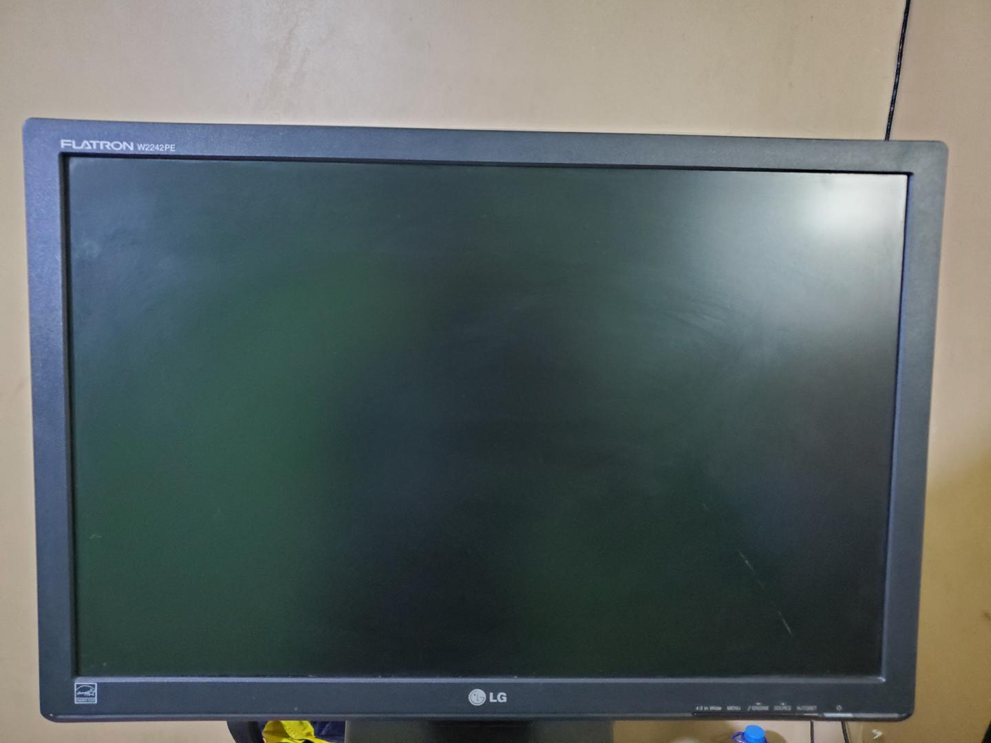 LG Flatron W2242PE 22-Inch Widescreen LCD Monitor – Refurbished, 1680x1050 Resolution, Fast 5ms Response Time, VGA + DVI Input