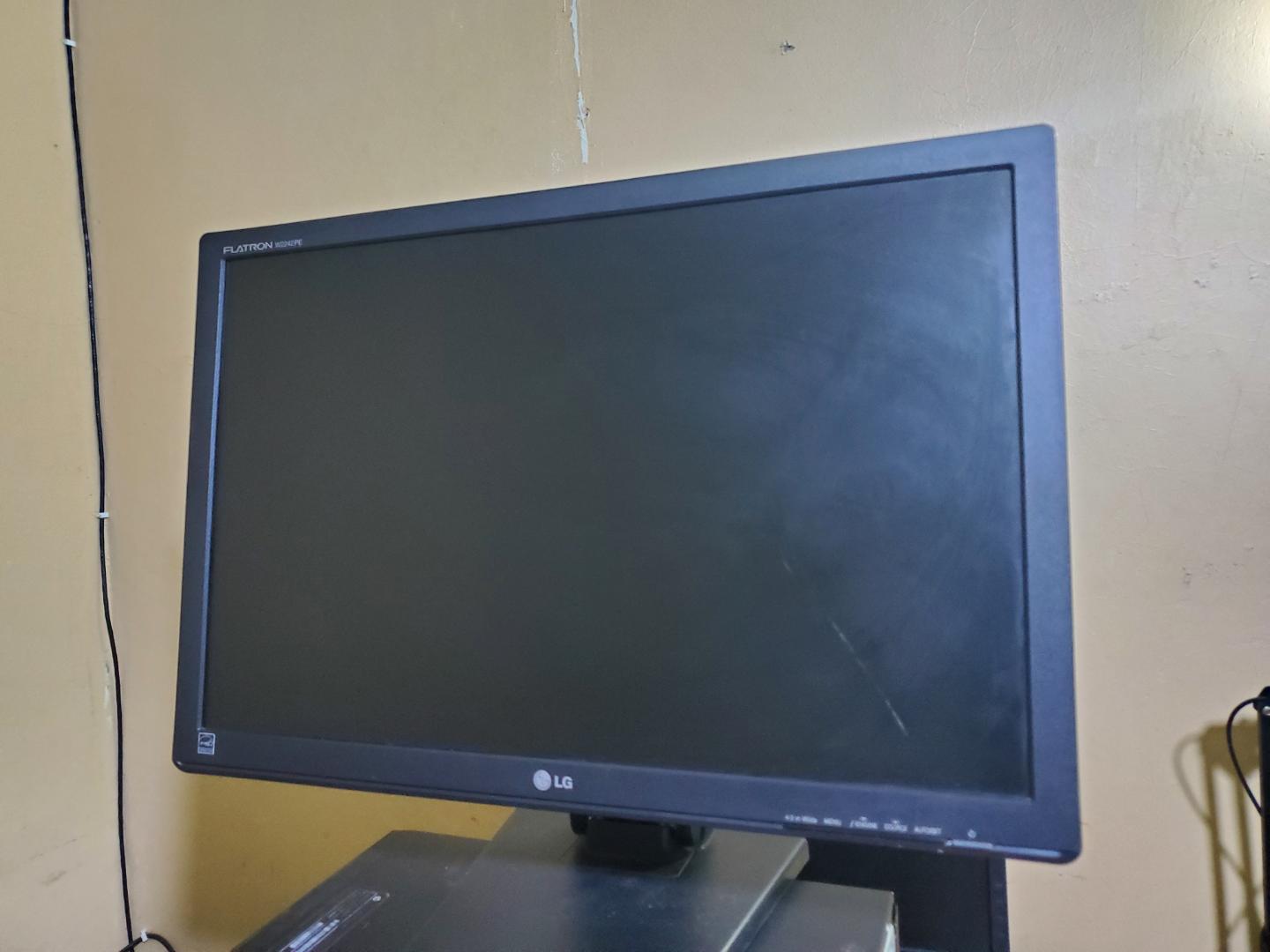 LG Flatron W2242PE 22-Inch Widescreen LCD Monitor – Refurbished, 1680x1050 Resolution, Fast 5ms Response Time, VGA + DVI Input