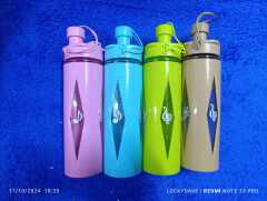 Music bottle 1pc Stay hydrated with this musical water bottle that keeps you hydrated during this hot periods with the music note to entertain you.Comes with the capacity of 600 ml to quenche your thi