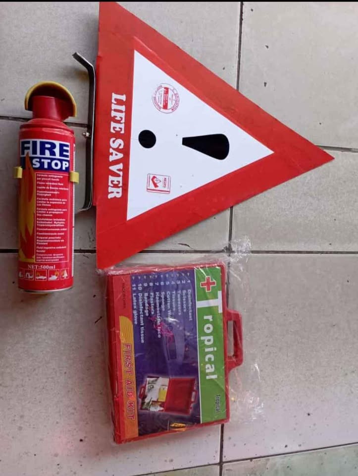 Car Emergency Safety Kit – First Aid Kit, Fire Extinguisher & Warning Triangle