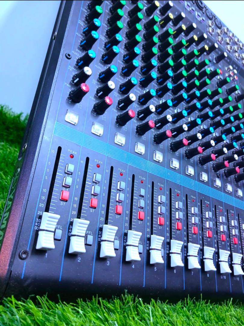 Yamaha MG16XU 16-channel Plain Mixer with USB and FX
16-Channel mixer Church Mixer