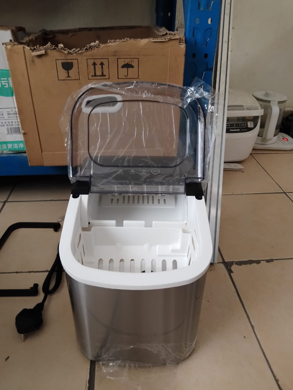 15 litres Icecube maker 9 Ice Cubes in 6 Mins, Self-Cleaning Portable Ice Makers 2 Size Bullet Cube, Ice Machine Maker with Basket Scoop, for Home, Kitchen, Camping, Party, Bar