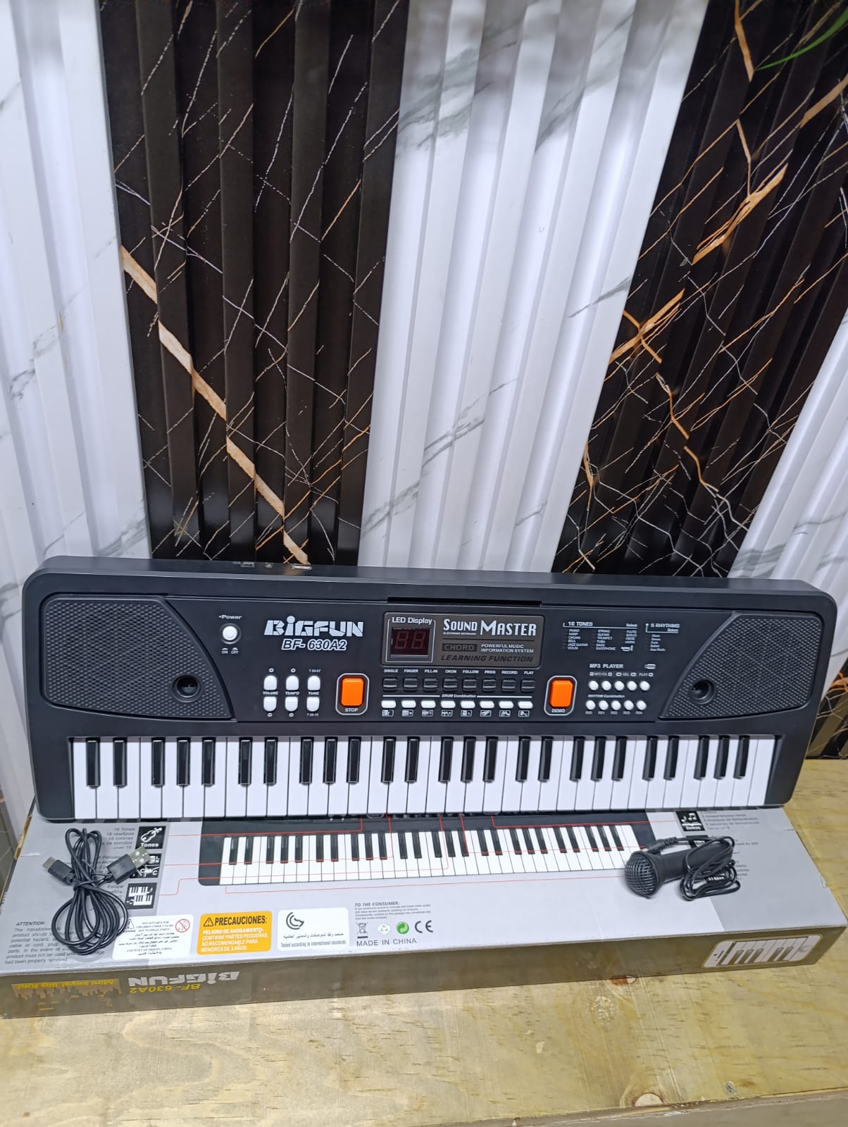 61 keys electronic keyboard with a cable and microphone Portable Electronic Digital Piano, Built In Dual Speakers, External Microphone, Power Plug, Rich Teaching Content, Multi-Functional