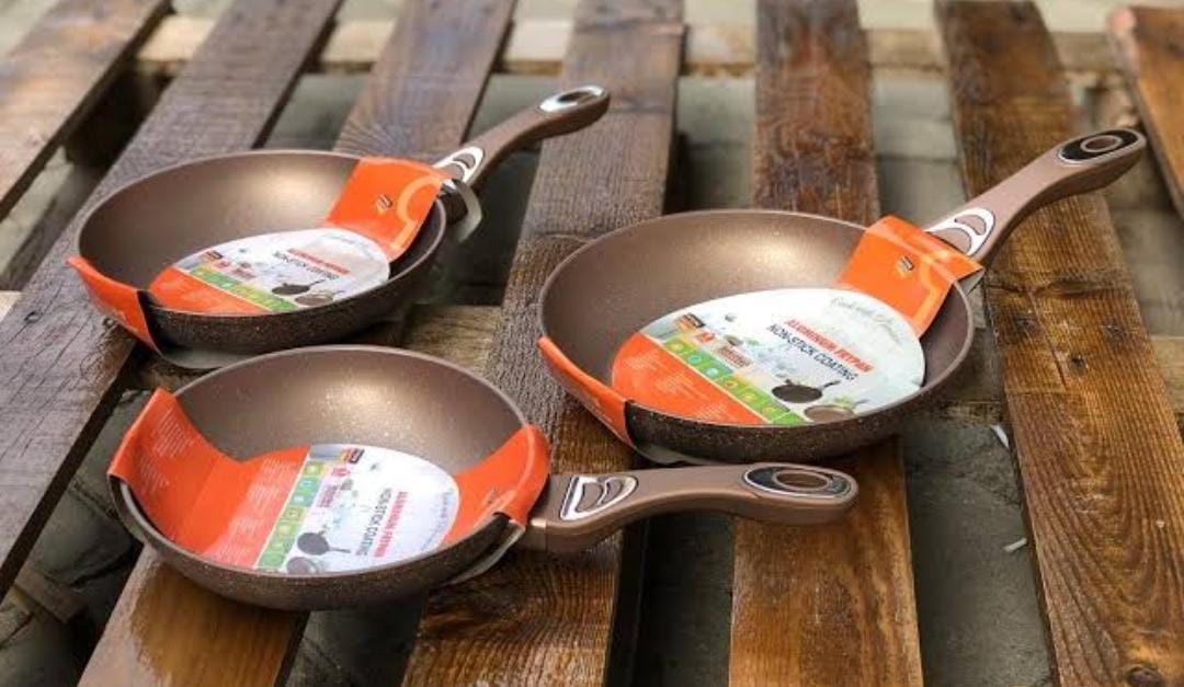 NONSTICK GRANITE SHALLOW FRY PANS NOW AVAILABLE IN 2 COLOURS BROWN OR BLACK AND 3 SIZES: