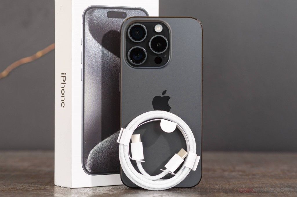 Apple iPhone 15 Pro -  5G Smartphone 6.1" Super Retina XDR A17 Pro Chip iOS 17 USB-C Titanium Frame