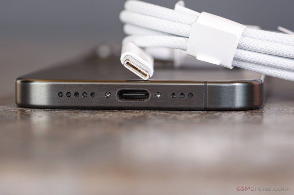 Apple iPhone 15 Pro -  5G Smartphone 6.1" Super Retina XDR A17 Pro Chip iOS 17 USB-C Titanium Frame