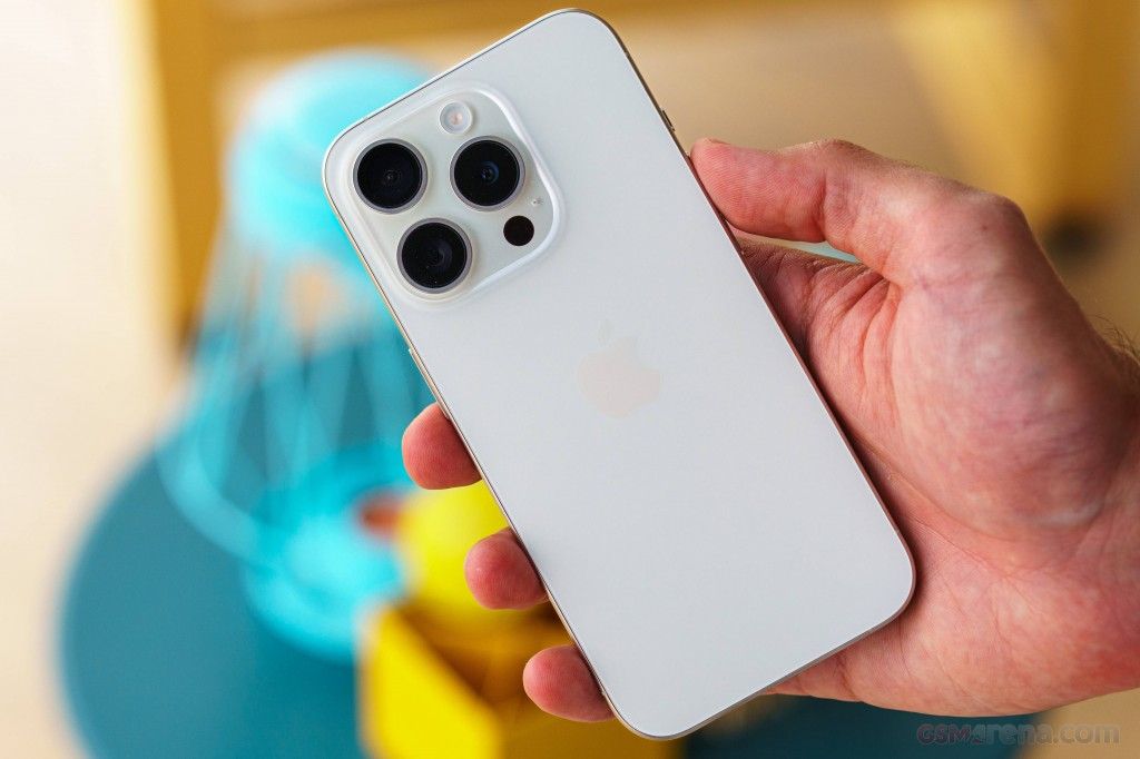 Apple iPhone 15 Pro -  5G Smartphone 6.1" Super Retina XDR A17 Pro Chip iOS 17 USB-C Titanium Frame