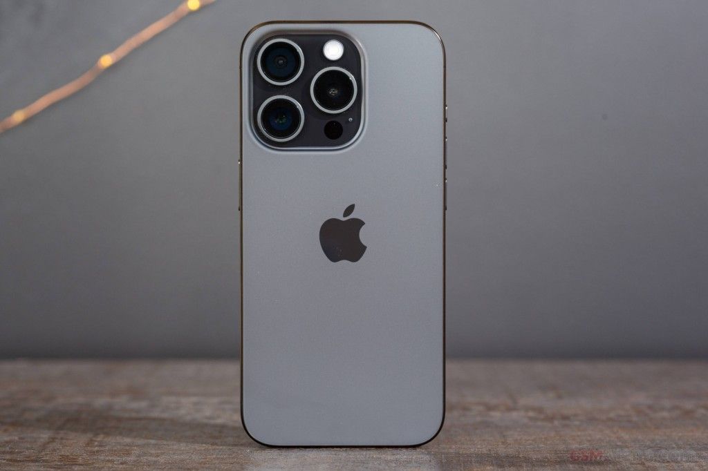 Apple iPhone 15 Pro -  5G Smartphone 6.1" Super Retina XDR A17 Pro Chip iOS 17 USB-C Titanium Frame