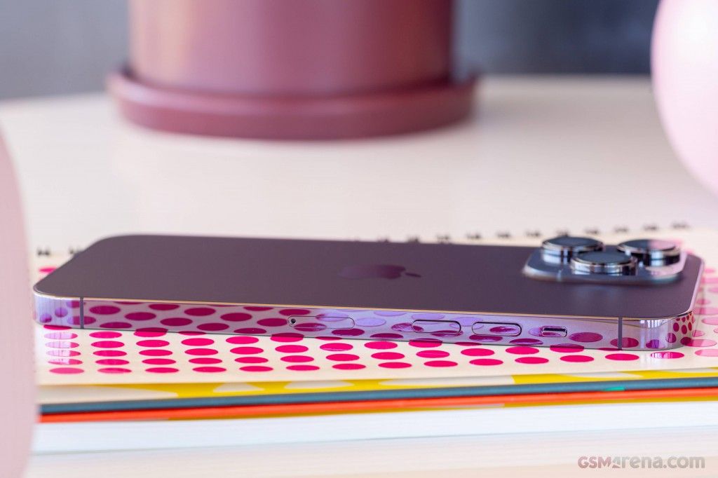 Apple iPhone 14 Pro -5G Smartphone 6.1" Super Retina XDR A16 Bionic,  Powered by the A16 Bionic chip, it offers exceptional speed and efficiency for everything from gaming to multitasking.