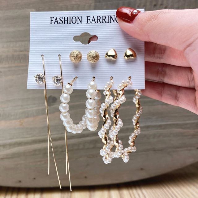 Fashion Fashionable Earrings With 6 Set With 3 Loops And 3 Studs.