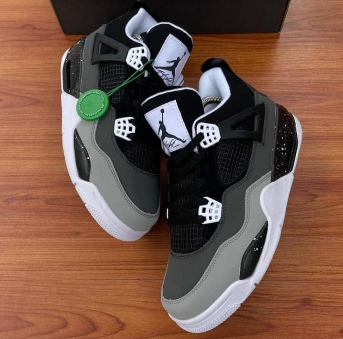 QUALITY AIR JORDAN  4 RETRO FEAR PACK BLACK UNISEX ,HIGH QUALITY SNEAKERS.