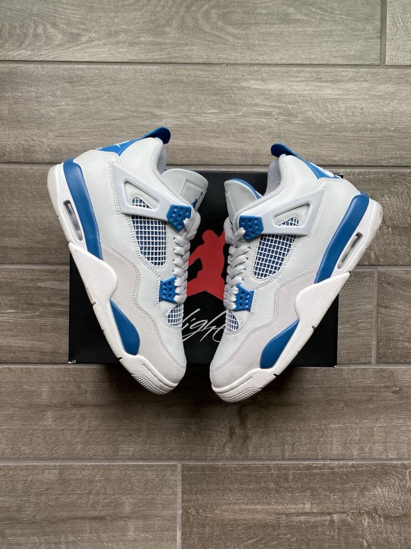 AIR JORDAN 4 RETRO "MILITARY BLUE", BLUE AIR JORDAN SNEAKERS, BLUE J4 RETRO SNEAKERS, STYLISH J4 SNEAKERS, FASHIONABLE RETRO J4 FOOTWEAR