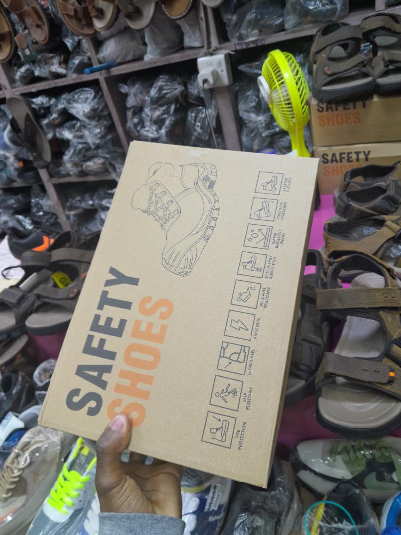 ORIGINAL BLACK LEATHER AND RUBBER SOLE SAFETY BOOTS, INDUSTRIAL BOOTS, SAFETY SHOES, COMPANY SHOES, SHOCK ABSORBING
