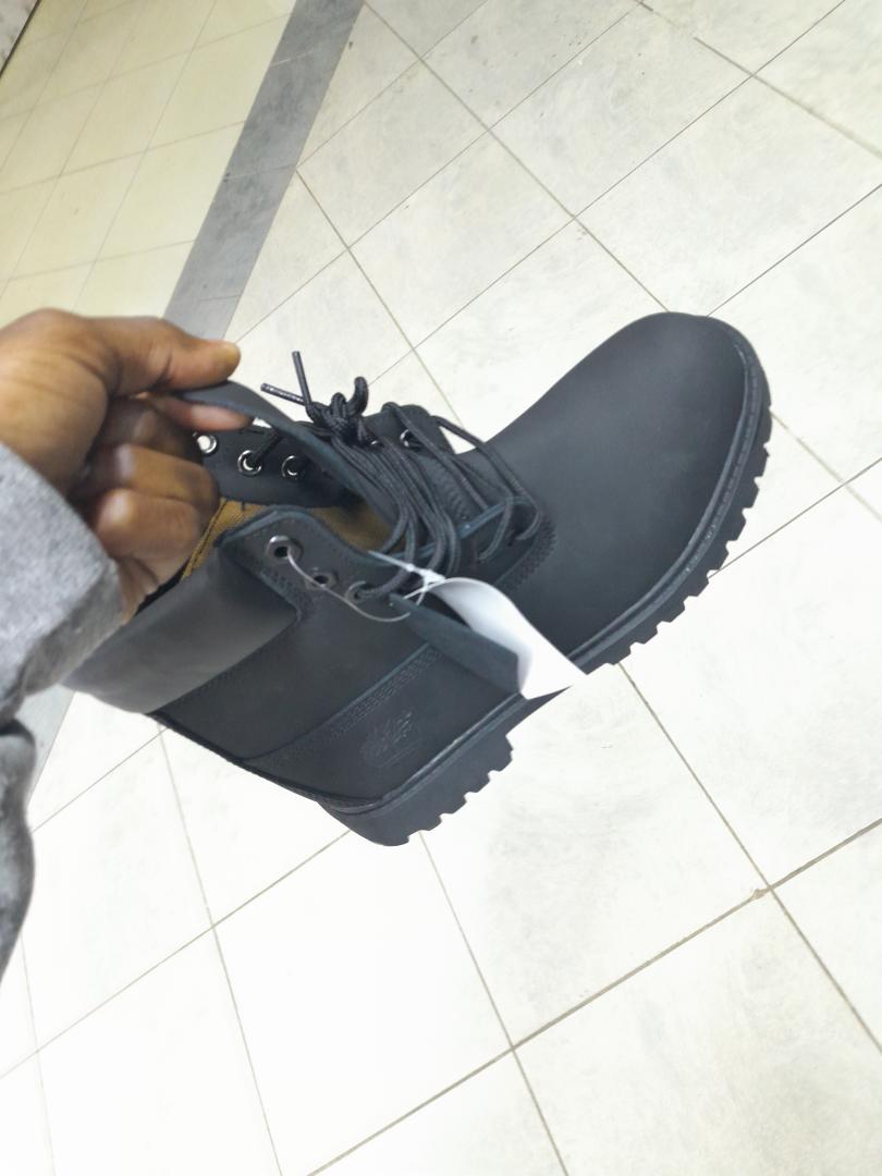 HIGH QUALITY BLACK LEATHER TIMBERLAND BOOTS,  BLACK LEATHER SHOES (BEST SHOP FOR BOOTS LOAFERS, OFFICIALS, CASUALS, SNEAKERS)