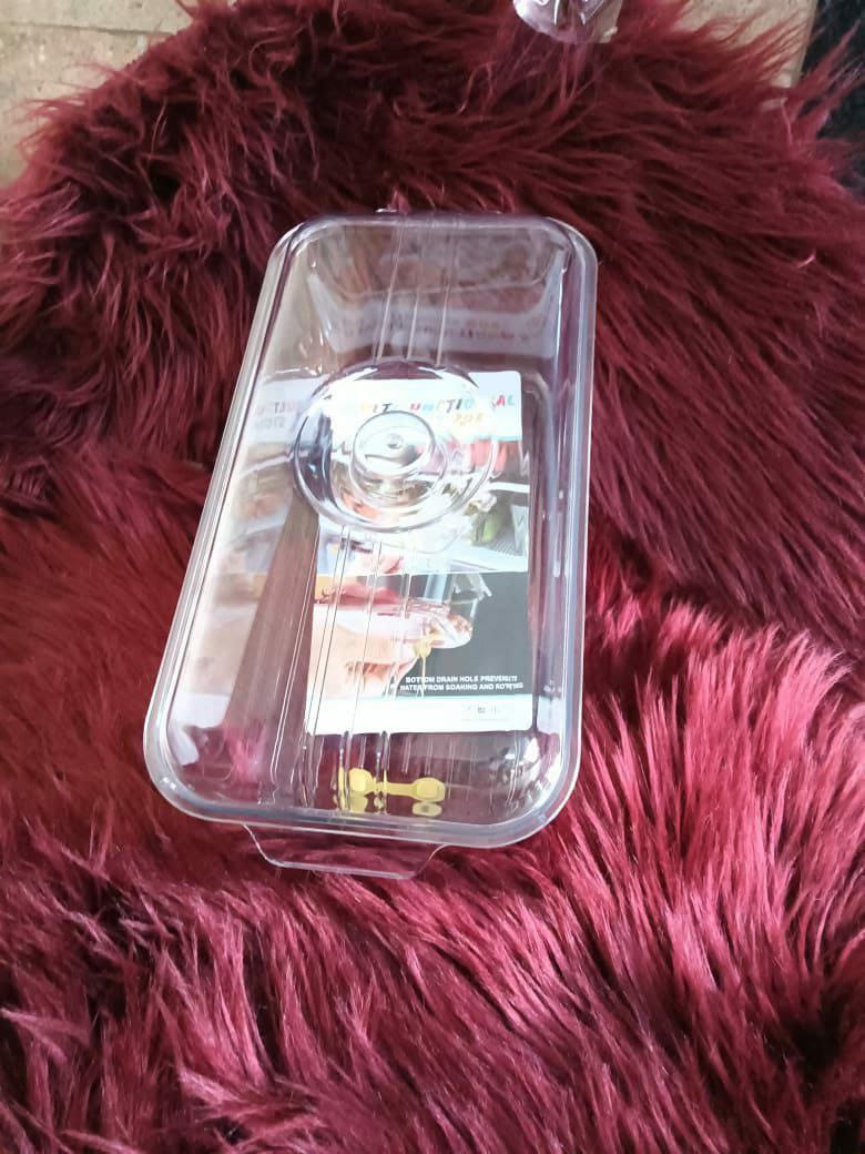 Transparent food storage container with lid