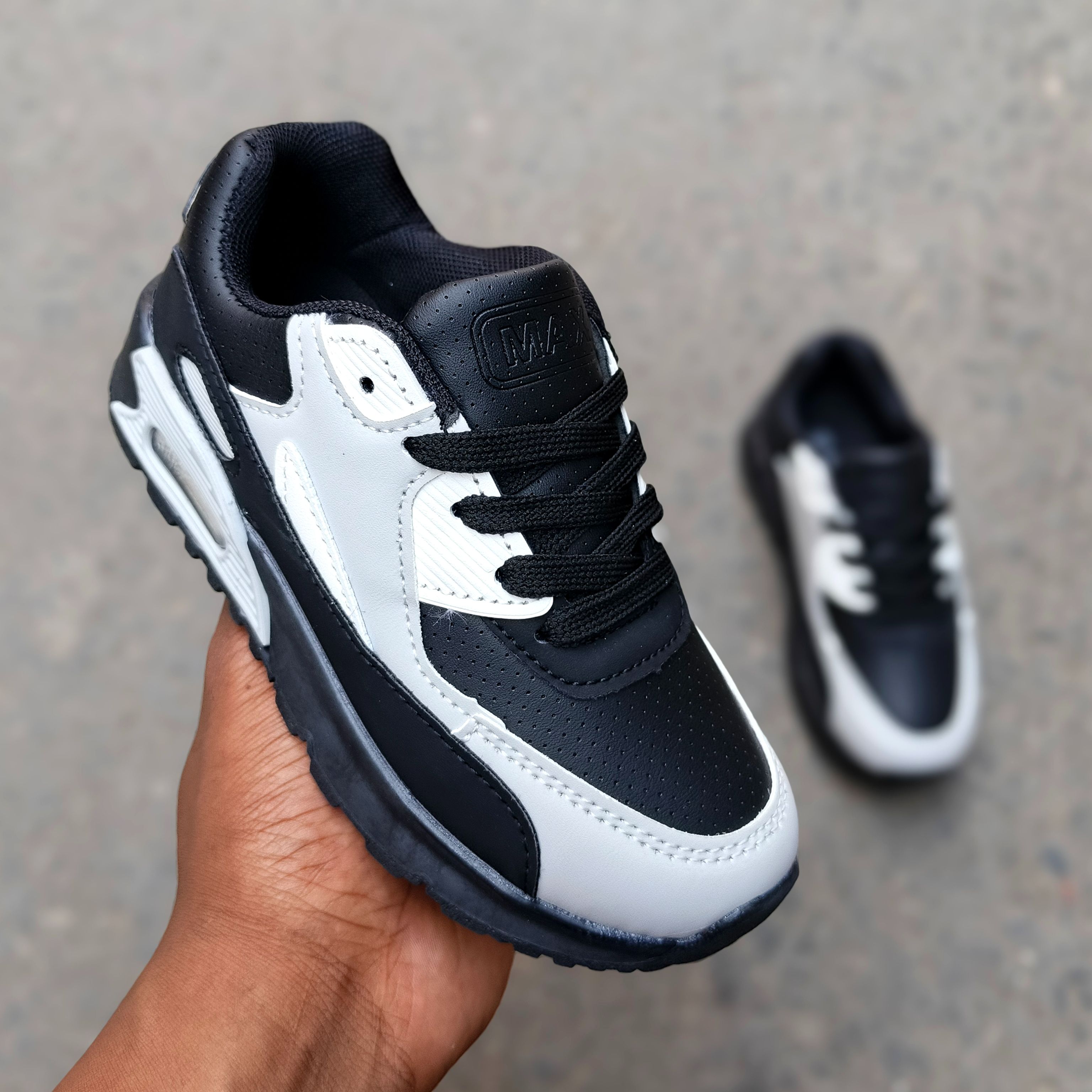 Kids' Max 90° Air Sneakers - Iconic Style and Comfort-Breathable Mesh Upper. For bous and girls. Trendy fashion sneaker, stylish, classic baby shoes.