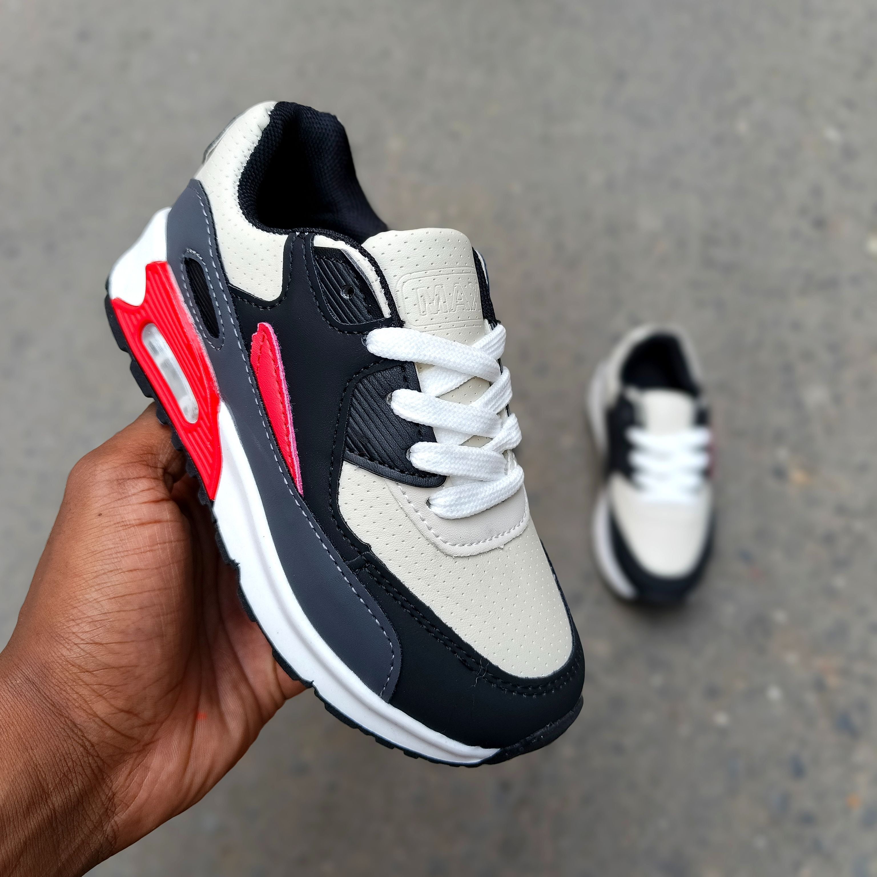 Kids' Max 90° Air Sneakers - Iconic Style and Comfort-Breathable Mesh Upper. For bous and girls. Trendy fashion sneaker, stylish, classic baby shoes.