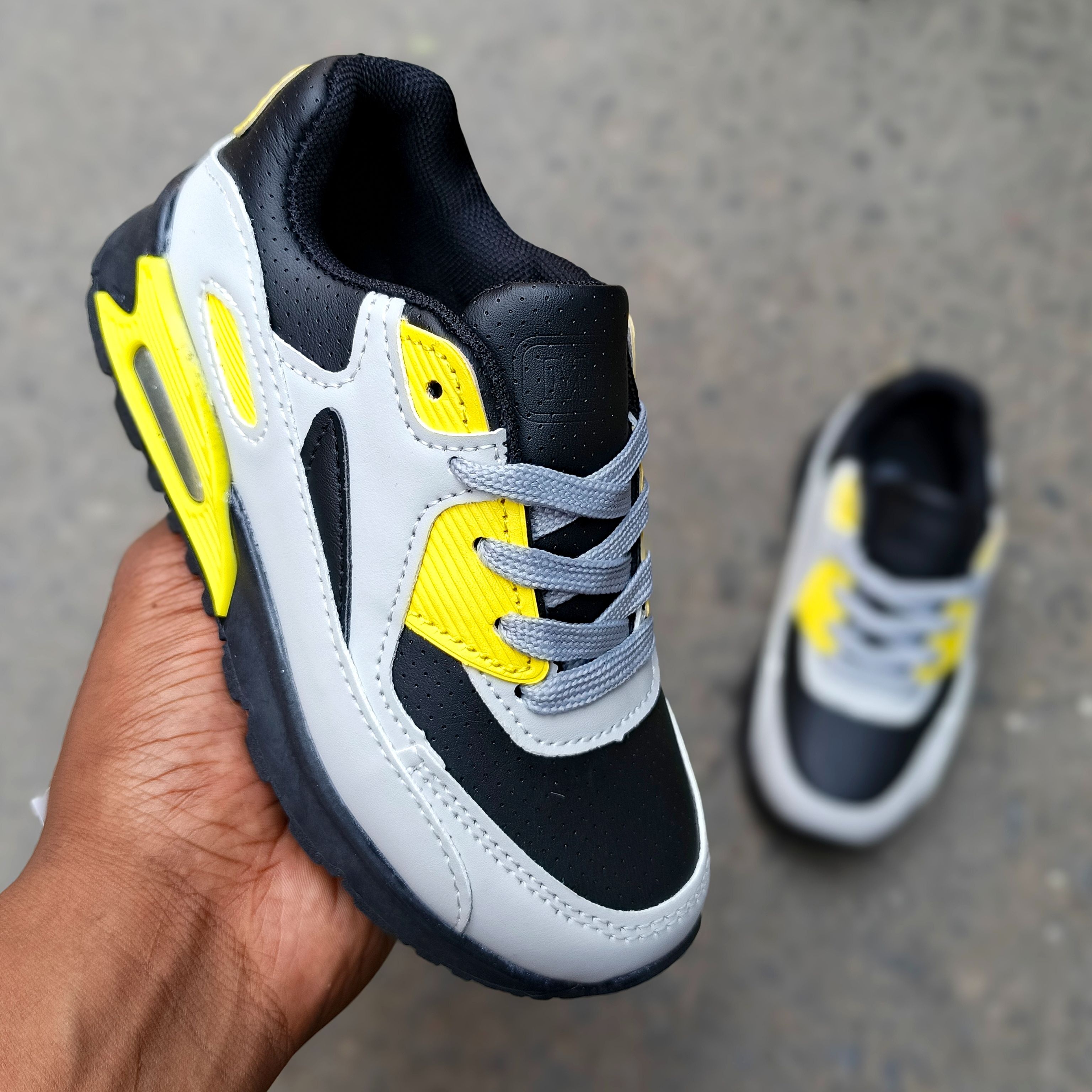 Kids' Max 90° Air Sneakers - Iconic Style and Comfort-Breathable Mesh Upper. For bous and girls. Trendy fashion sneaker, stylish, classic baby shoes.