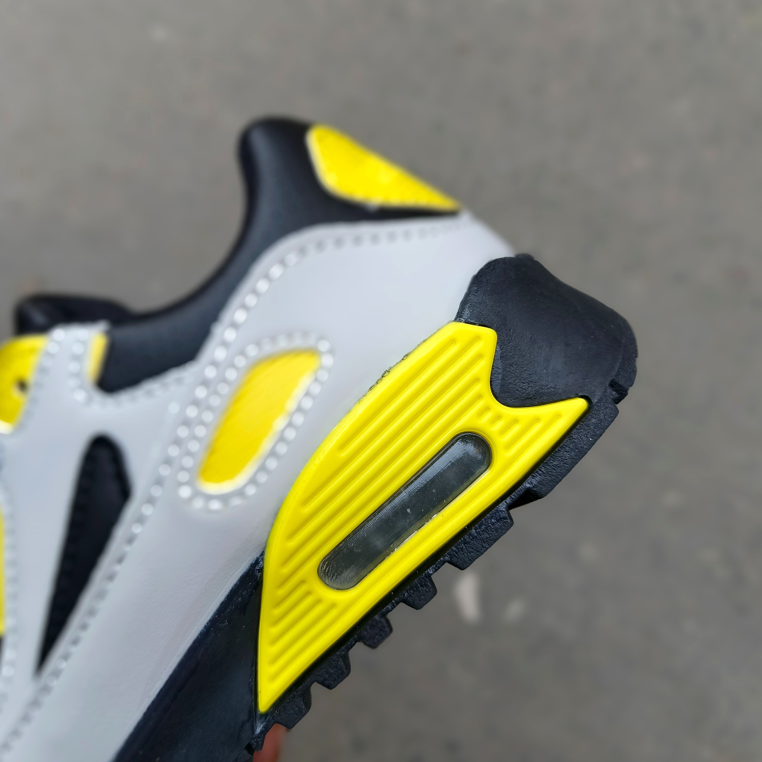 Kids' Max 90° Air Sneakers - Iconic Style and Comfort-Breathable Mesh Upper. For bous and girls. Trendy fashion sneaker, stylish, classic baby shoes.