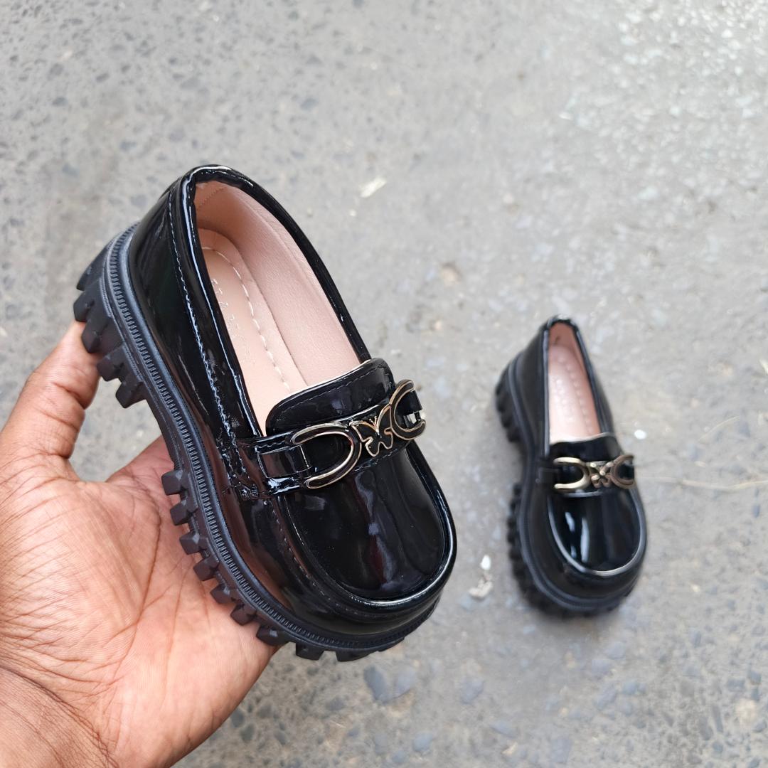 Non-slip chunky heel, mocassin loafer stylish butterfly decor for baby girl.