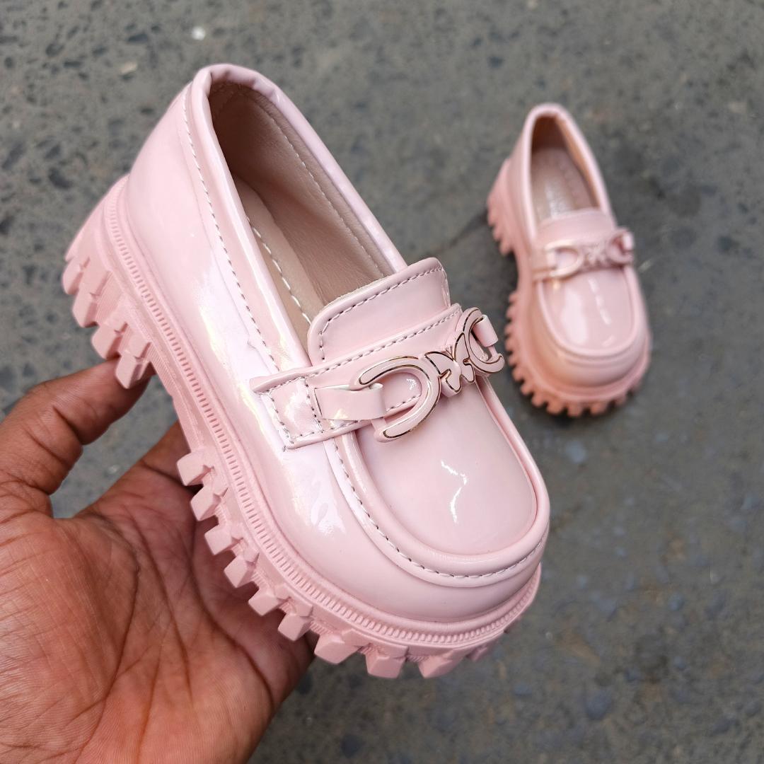 Non-slip chunky heel, mocassin loafer stylish butterfly decor for baby girl.