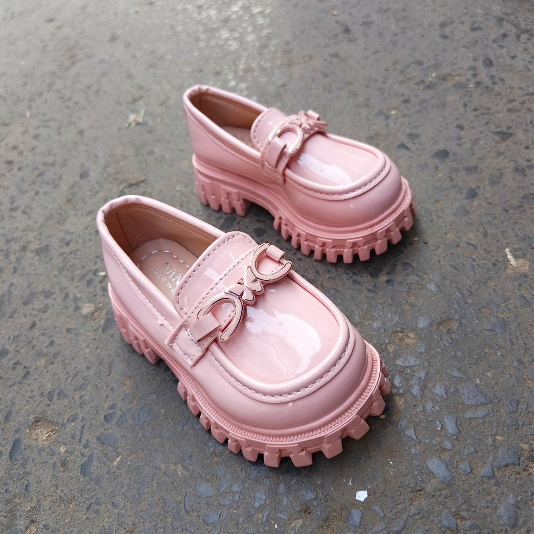 Non-slip chunky heel, mocassin loafer stylish butterfly decor for baby girl.