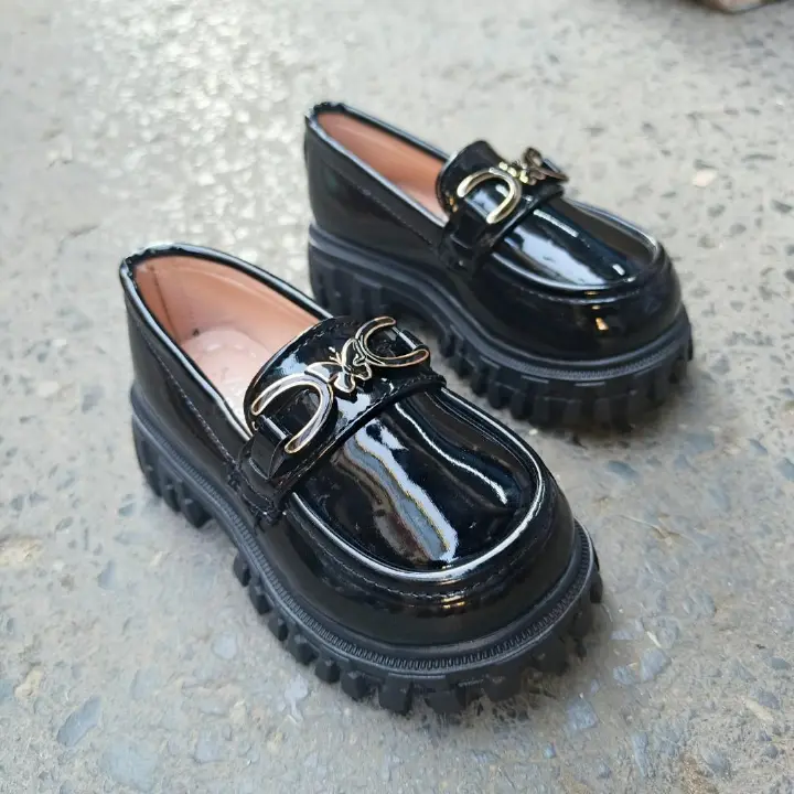 Non-slip chunky heel, mocassin loafer stylish butterfly decor for baby girl.