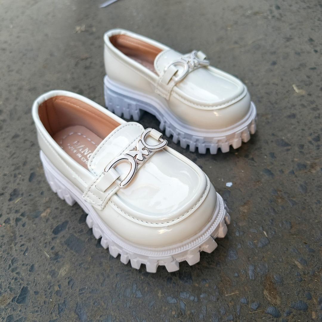 Non-slip chunky heel, mocassin loafer stylish butterfly decor for baby girl.