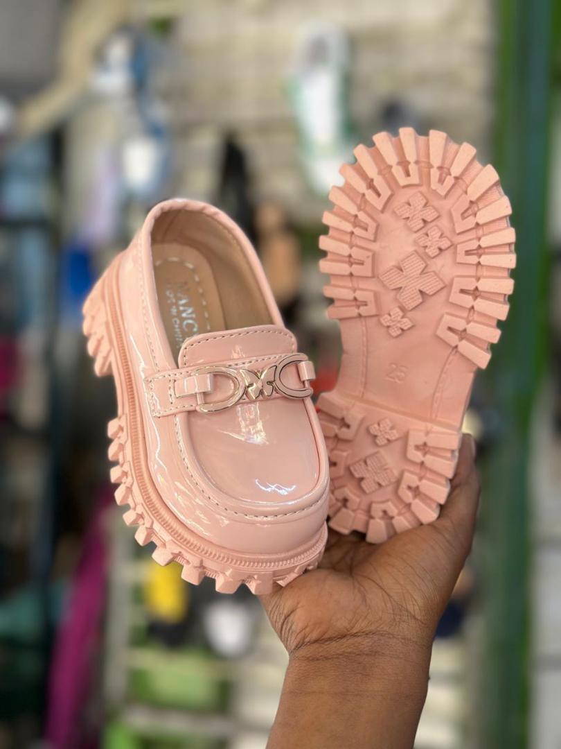 Non-slip chunky heel, mocassin loafer stylish butterfly decor for baby girl.