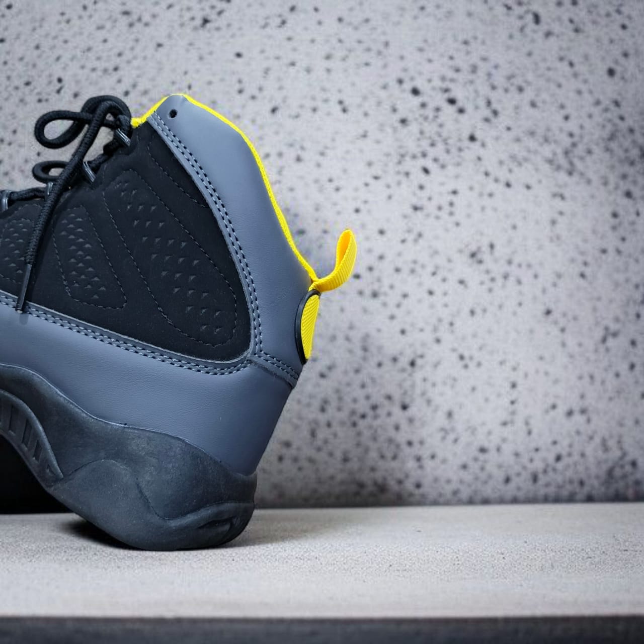 Ariana J9 Retro boot NRG. Men sneakers grey black blue, grey black yellow and grey black red. High top sneaker boot with combination of suede and leather.