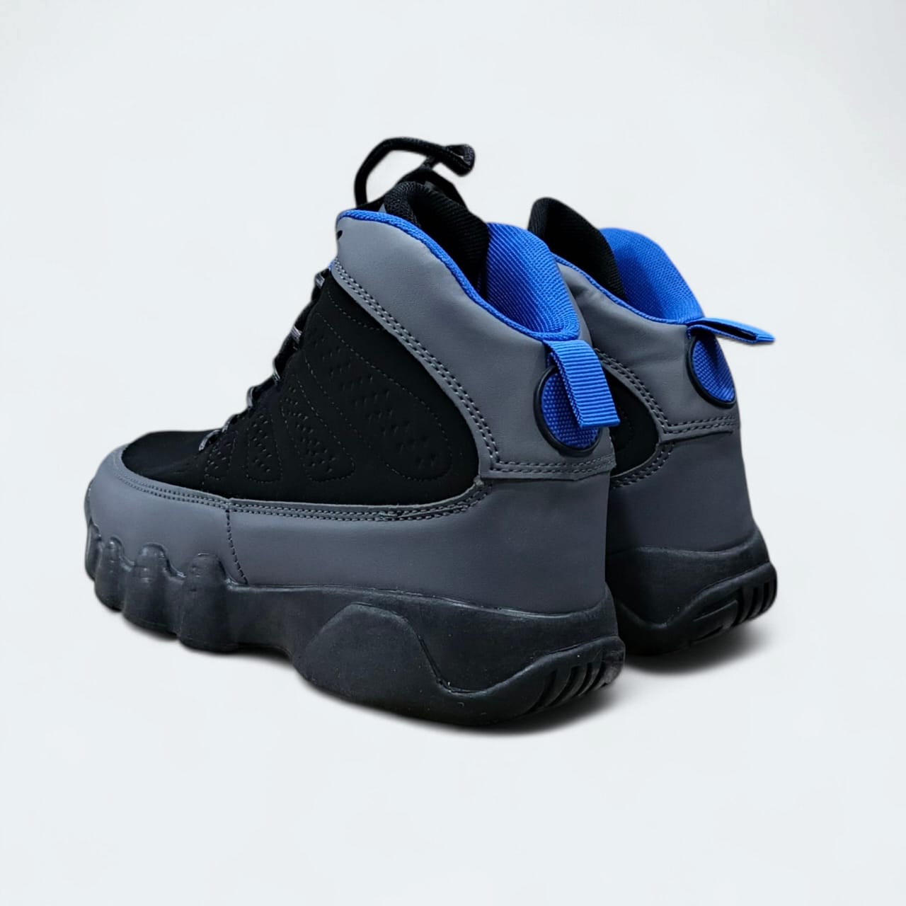 Ariana J9 Retro boot NRG. Men sneakers grey black blue, grey black yellow and grey black red. High top sneaker boot with combination of suede and leather.