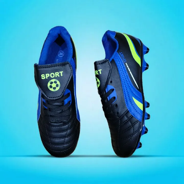 KIDS SOCCER BOOTS. A PAIR OF SOCCER CLEATS; FOOTBALL BOOTS.