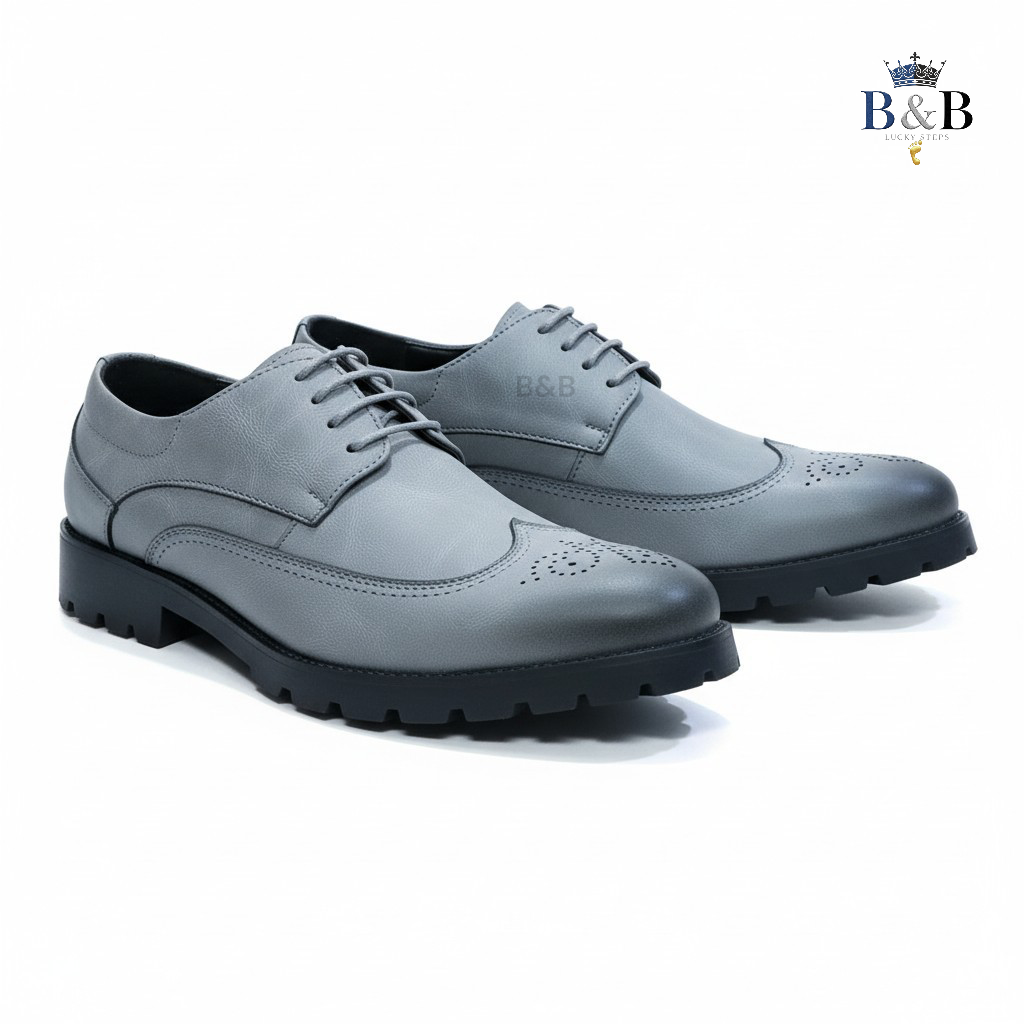 Low-cut Lacazette official casual men shoes. A sharp pair of Wingtip Derbies with a rugged twist. Commuter-Sole Brogue Oxfords official shoes. Tooled Leather Derby with Contrast Welt.