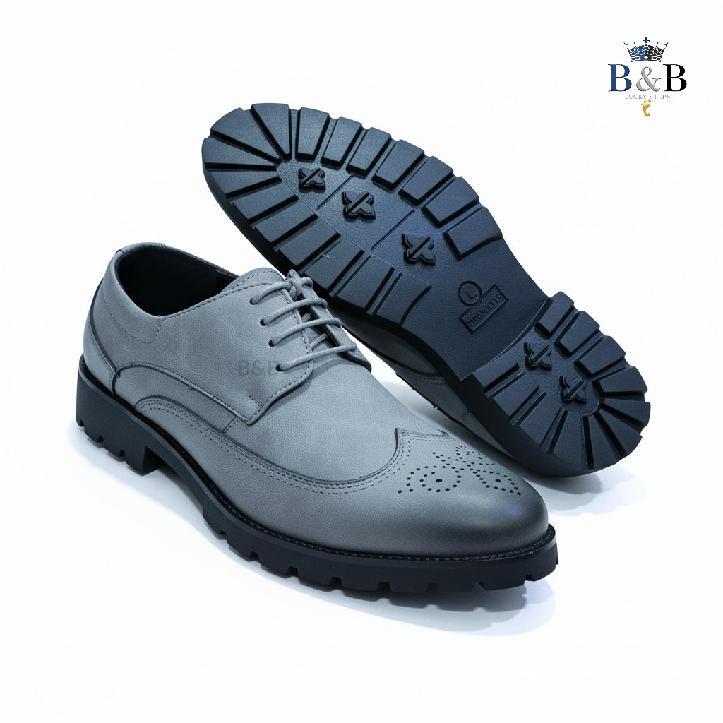 Low-cut Lacazette official casual men shoes. A sharp pair of Wingtip Derbies with a rugged twist. Commuter-Sole Brogue Oxfords official shoes. Tooled Leather Derby with Contrast Welt.