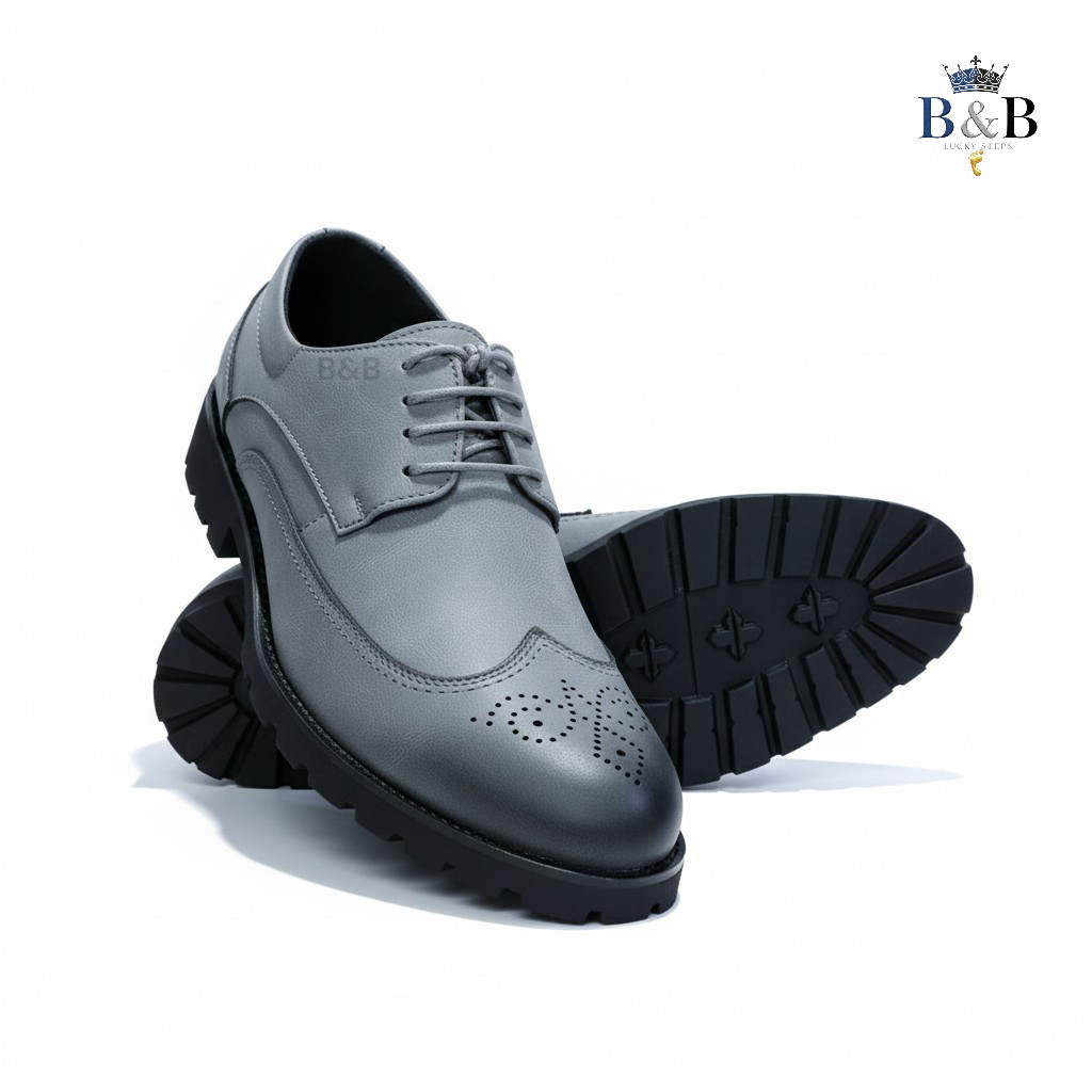 Low-cut Lacazette official casual men shoes. A sharp pair of Wingtip Derbies with a rugged twist. Commuter-Sole Brogue Oxfords official shoes. Tooled Leather Derby with Contrast Welt.