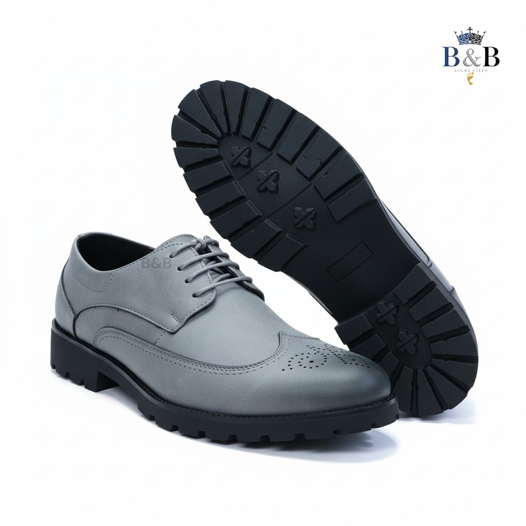 Low-cut Lacazette official casual men shoes. A sharp pair of Wingtip Derbies with a rugged twist. Commuter-Sole Brogue Oxfords official shoes. Tooled Leather Derby with Contrast Welt.