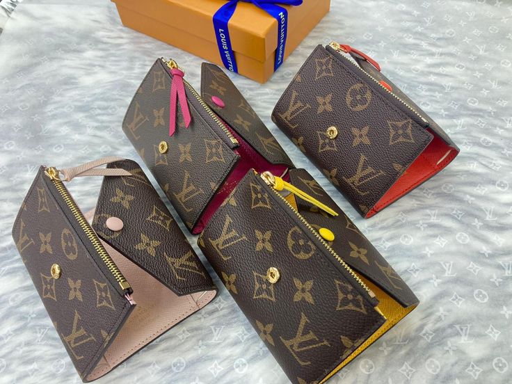 LUXURIOUS LOUIS VUITTON WALLET